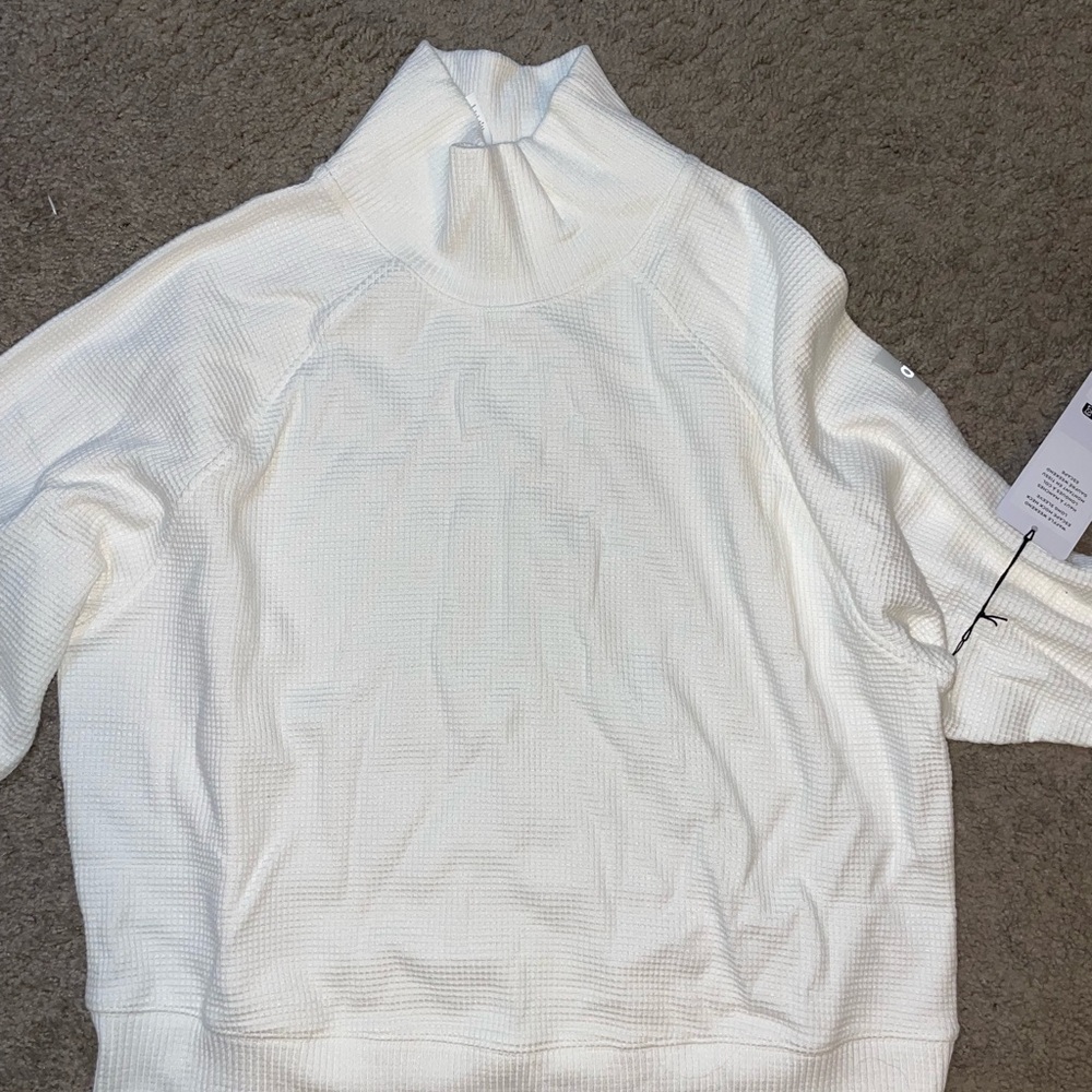 Brand new Alo waffle mock neck